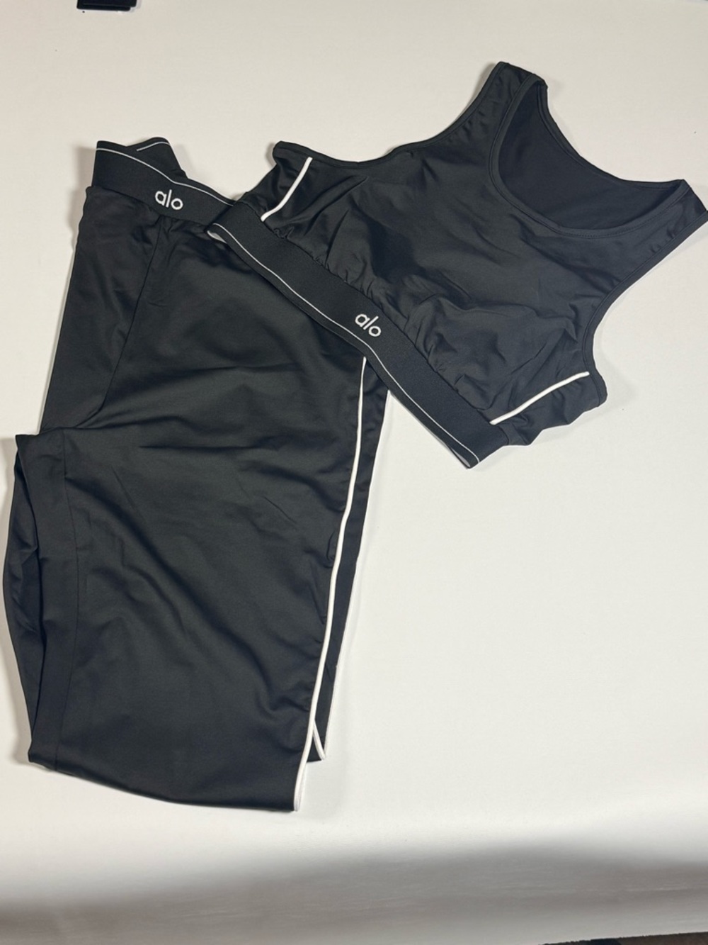 ALO Yoga Black Sports Bra and Leggings Set with White Trim